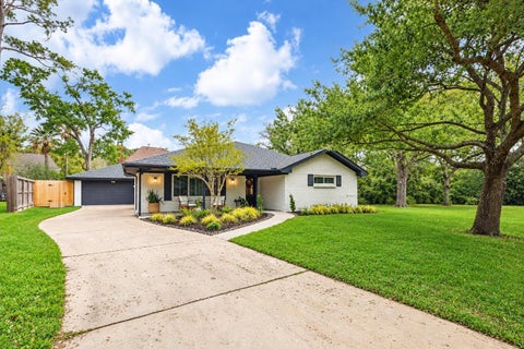 Photo of 8822 Croes Drive, Houston, TX 77055 (MLS # 3531843)