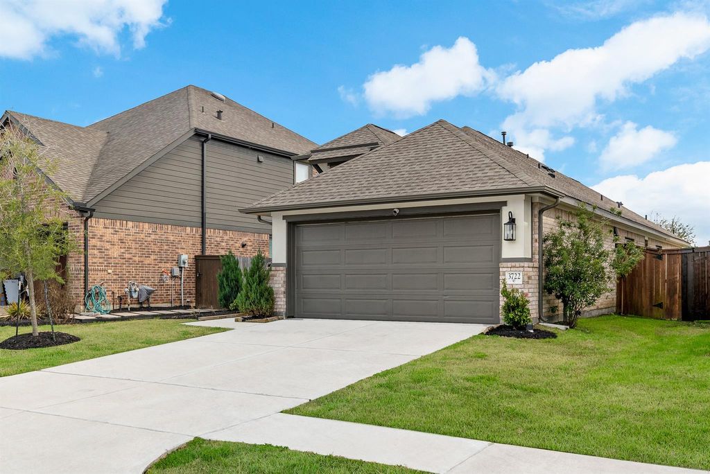 Photo of 3722 Amoroso Drive, Rosharon, TX 77583 (MLS # 91170602)