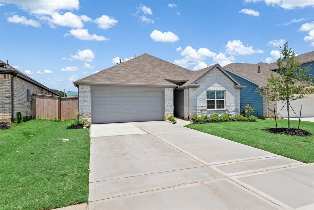 Photo of 3111 West Frontier Lane Ln, Pinehurst, TX 77362 (MLS # 21968124)