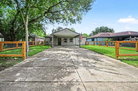 Photo of 4818 27th Street, Dickinson, TX 77539 (MLS # 82502509)