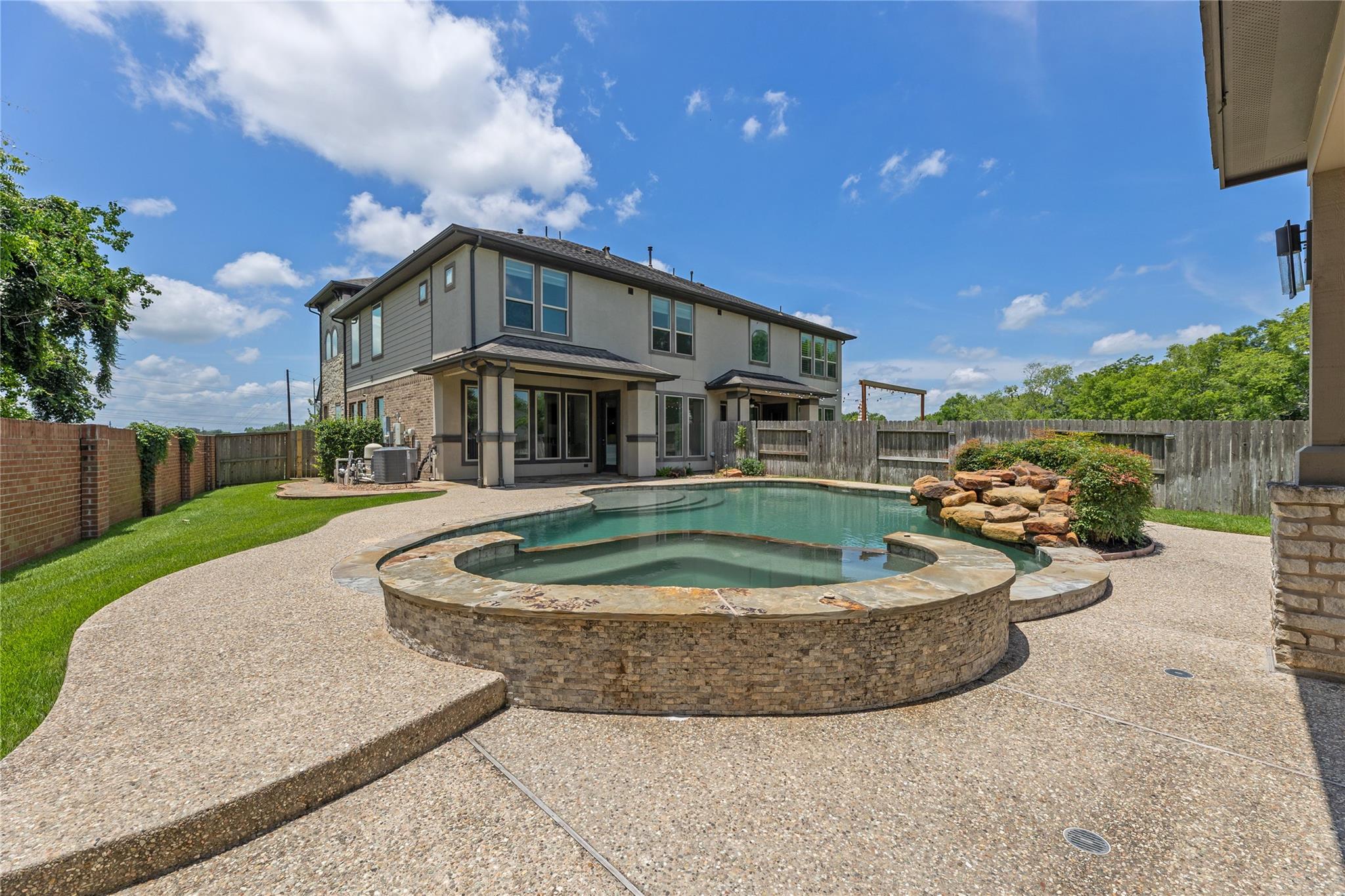 9547 Scanlan Heights Lane