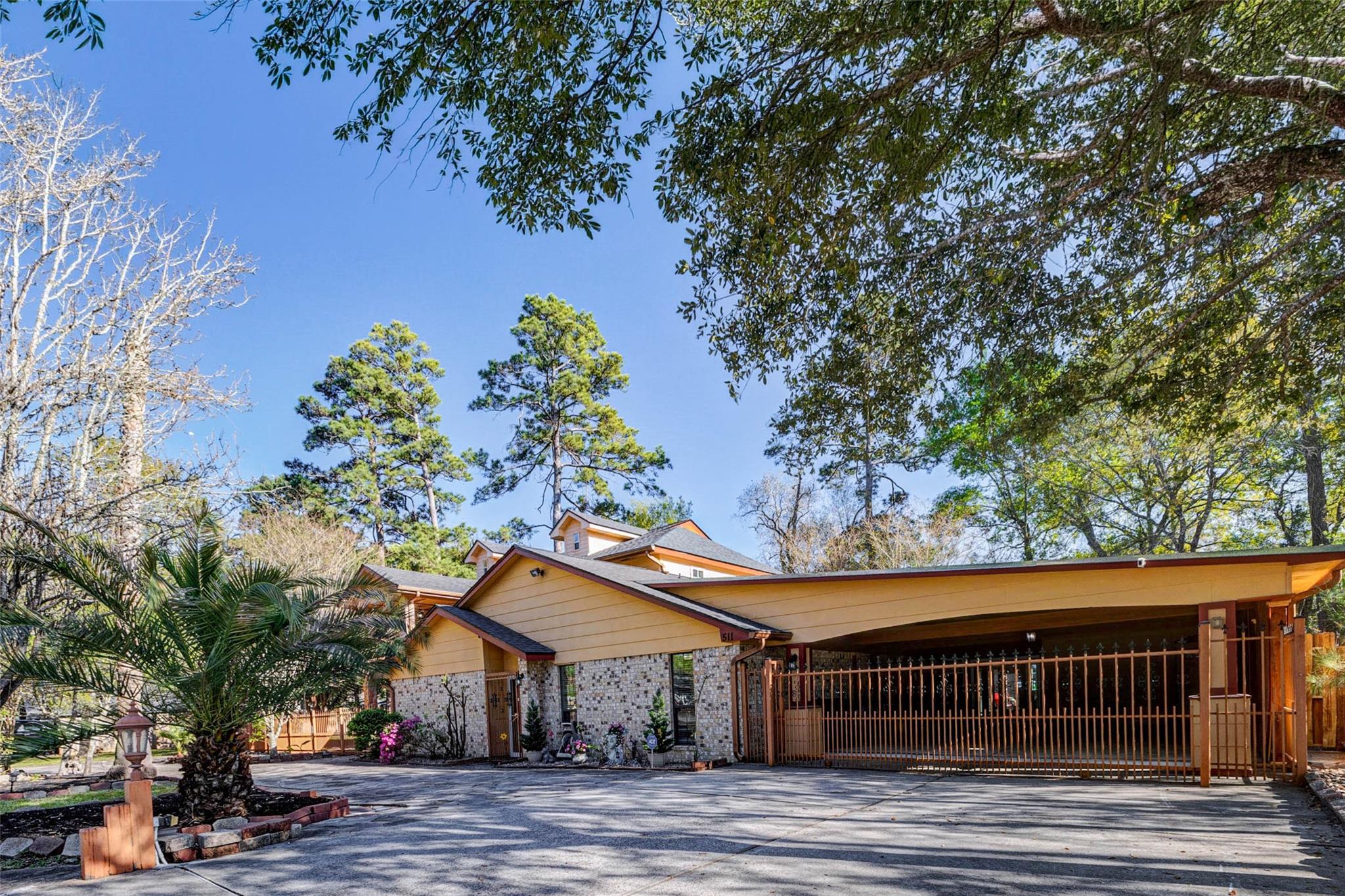 511 Chateau Woods Parkway Drive