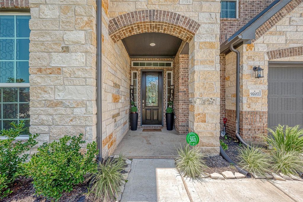 Photo of 9207 Secretariat Lane, Mont Belvieu, TX 77523 (MLS # 95124095)