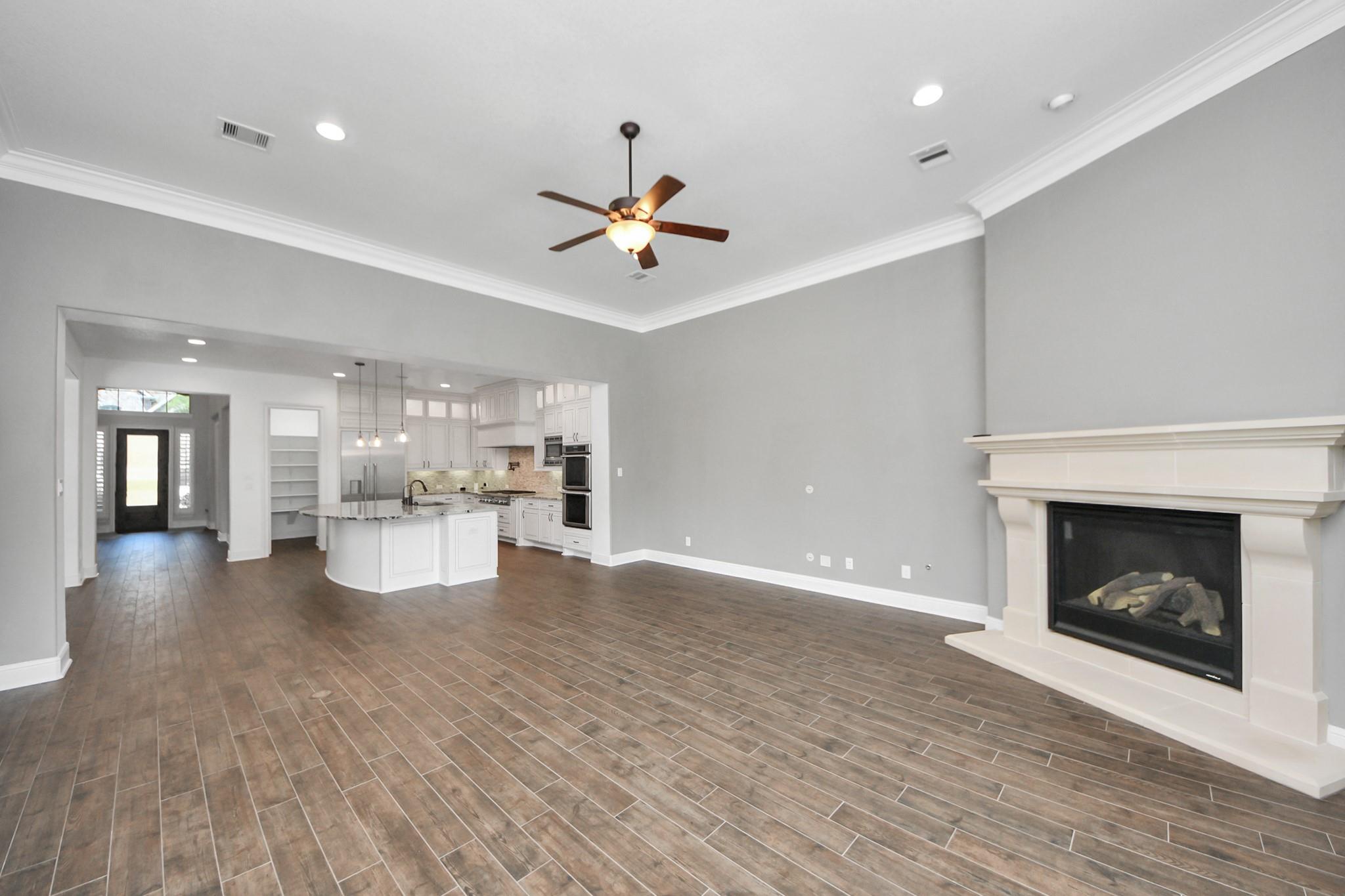 10 Lake Garda Drive
