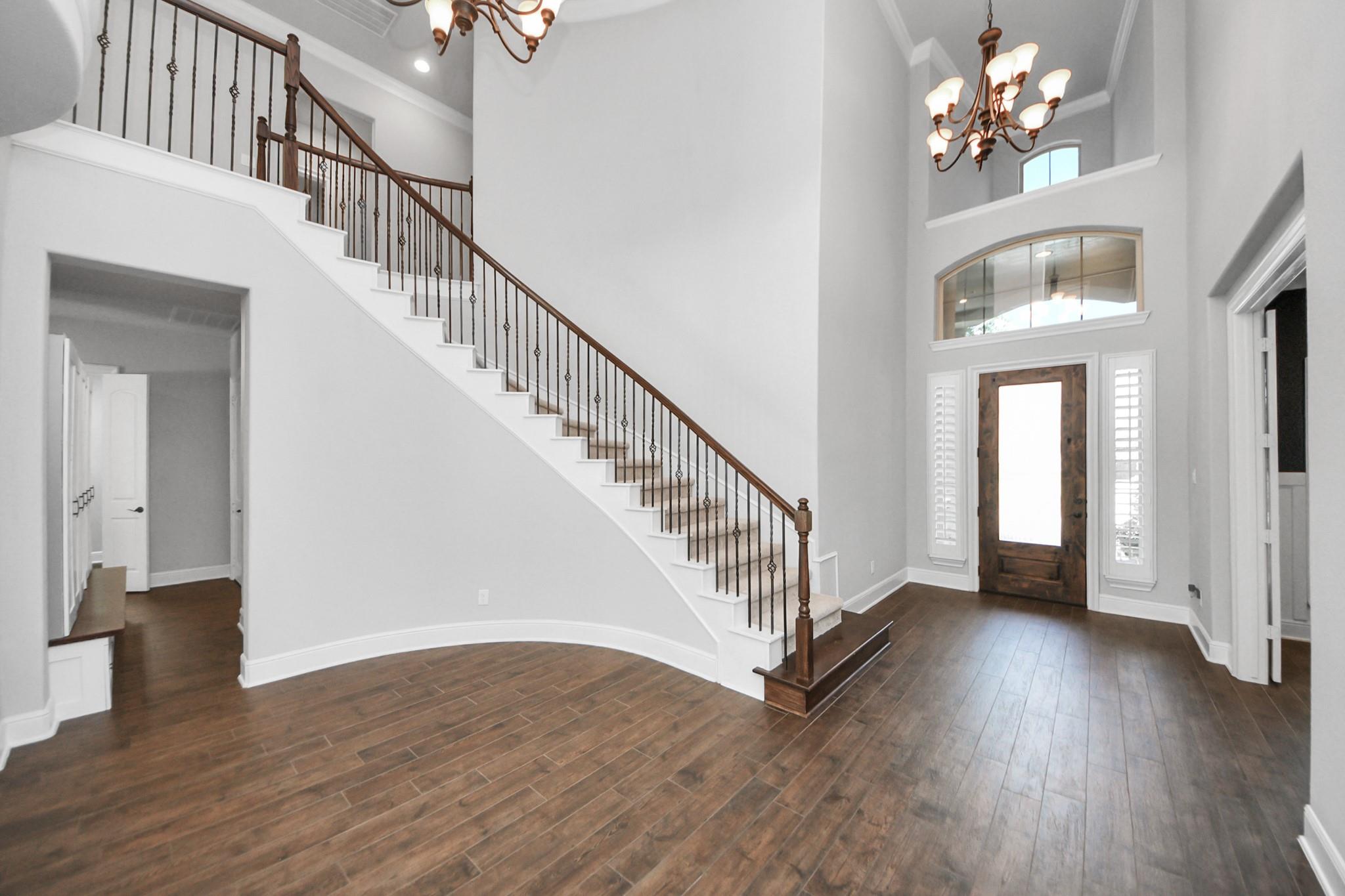 10 Lake Garda Drive