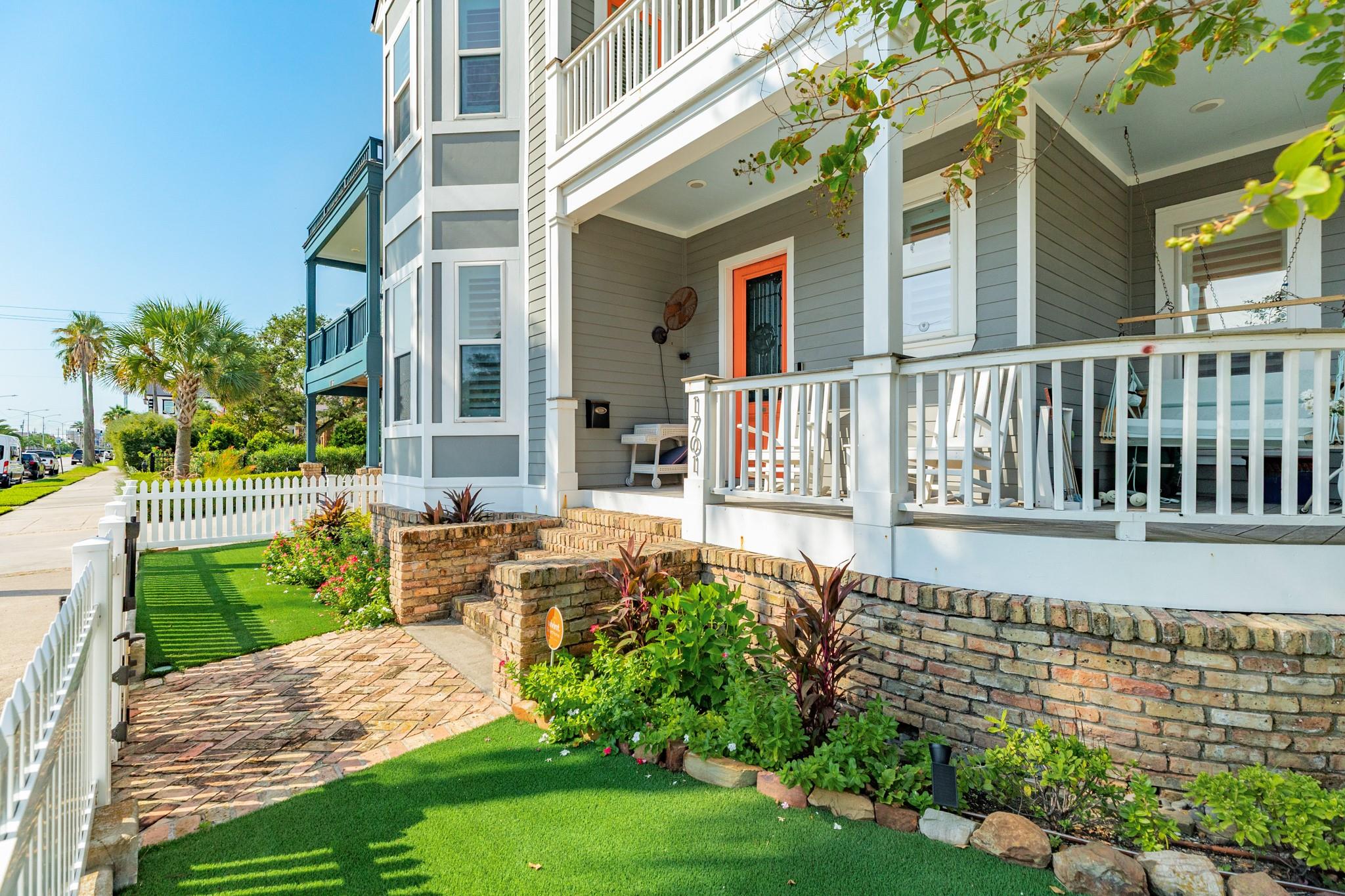 1701 Rosenberg Street