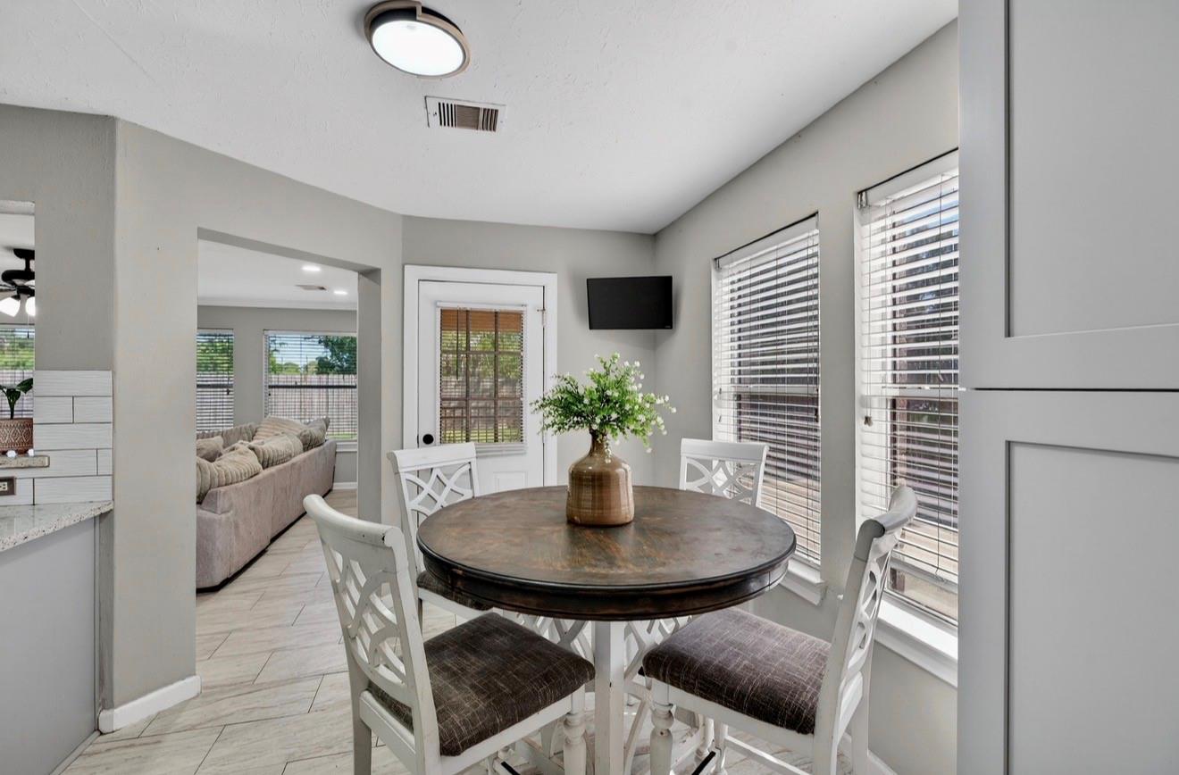 6046 Sandy Creek Drive