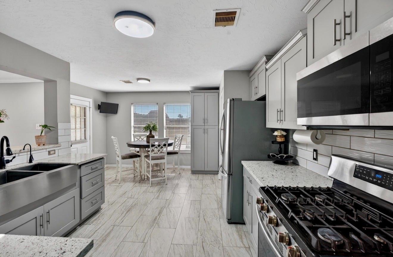 6046 Sandy Creek Drive