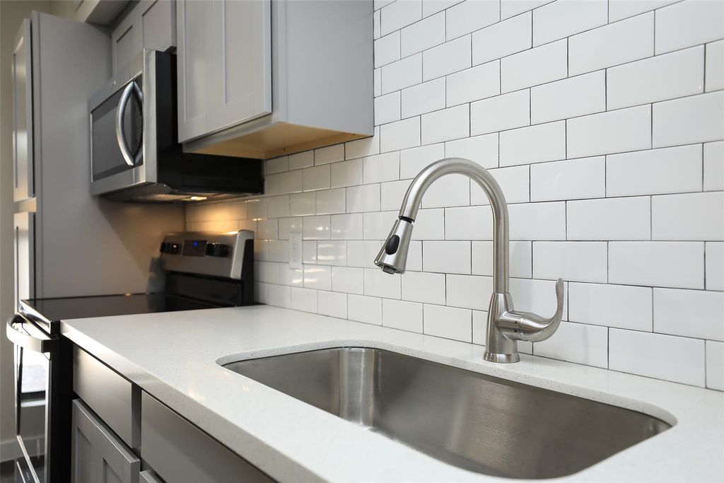 Photo of 5504 La Branch Street #3, Houston, TX 77004 (MLS # 81818794)