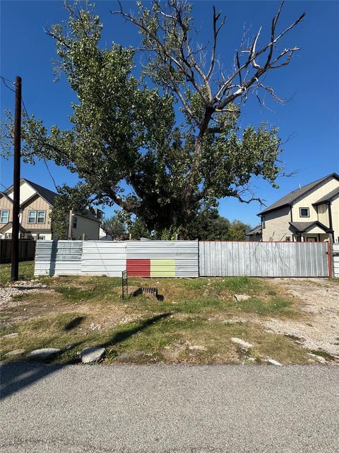 Photo of 7717 St Louis Street, Houston, TX 77028 (MLS # 27658838) Photo of 7717 St Louis Street, Houston, TX 77028 (MLS # 27658838)