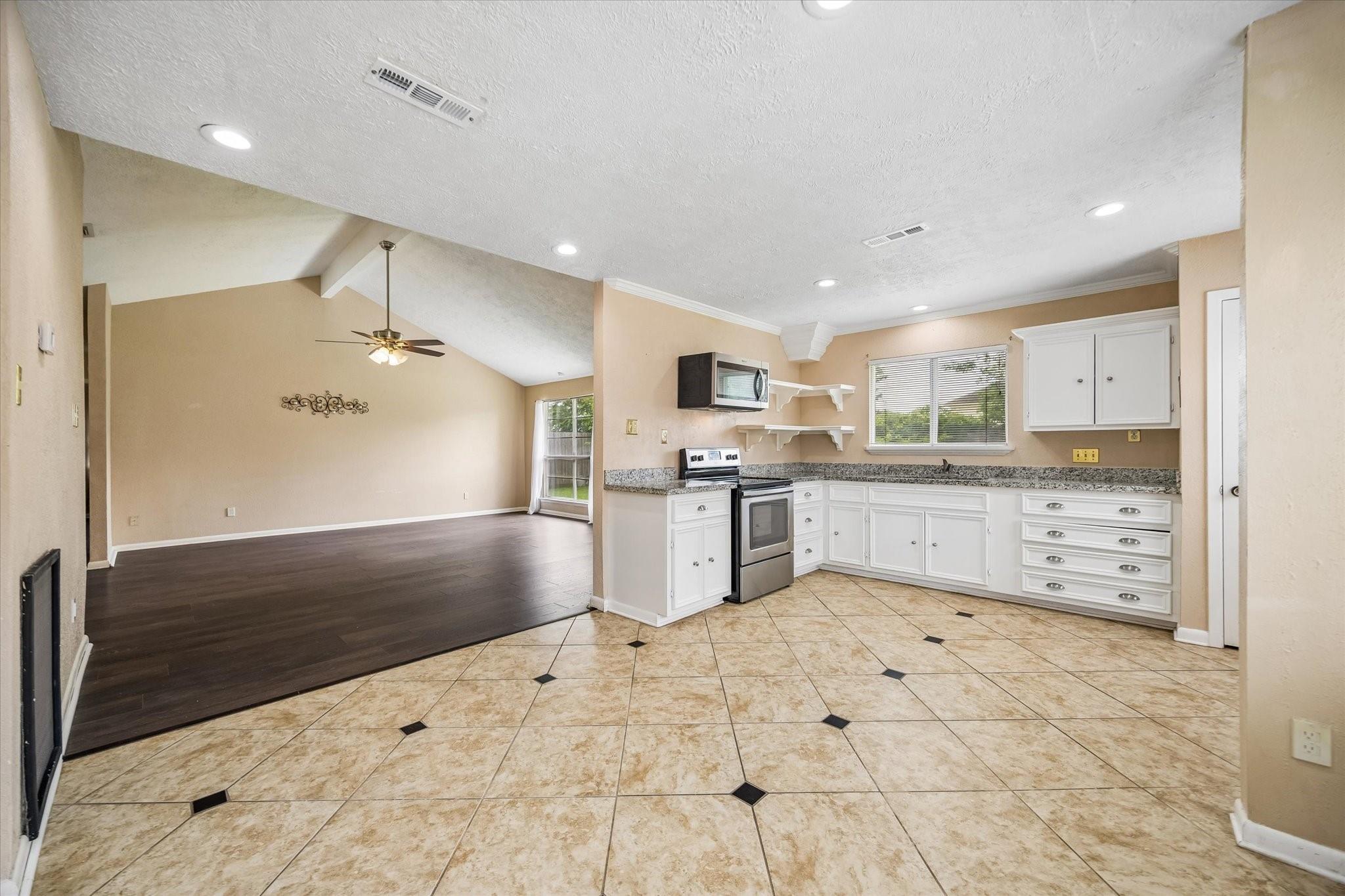 6906 Grant Drive