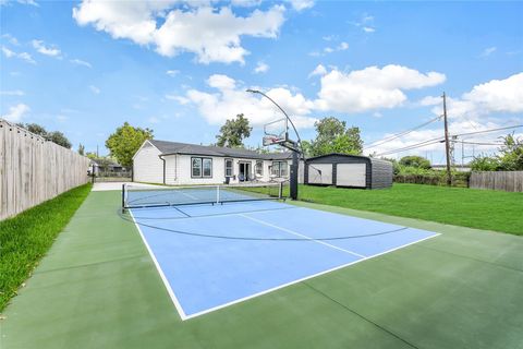 Photo of 2550 Roy Circle, Houston, TX 77007 (MLS # 55434465)