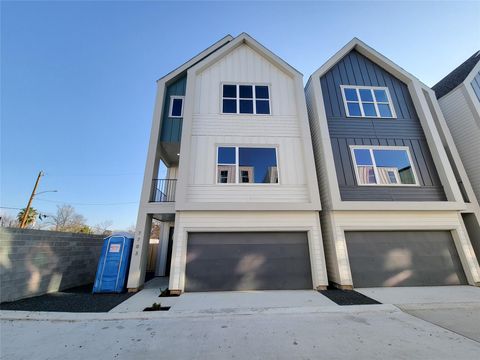 Photo of 7703 Earl Rudder Way, Houston, TX 77055 (MLS # 78444814)