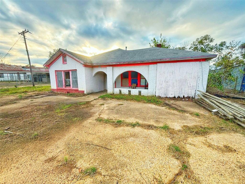 Photo of 805 South 4th Street, Crockett, TX 75835 (MLS # 61627769)