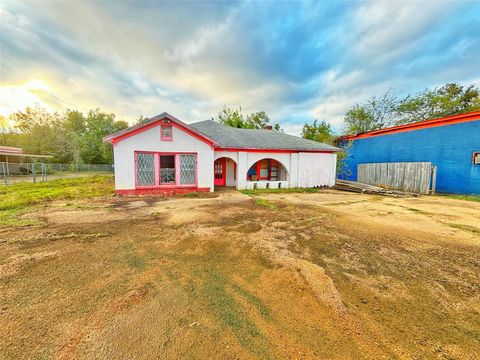 Photo of 805 South 4th Street, Crockett, TX 75835 (MLS # 61627769)