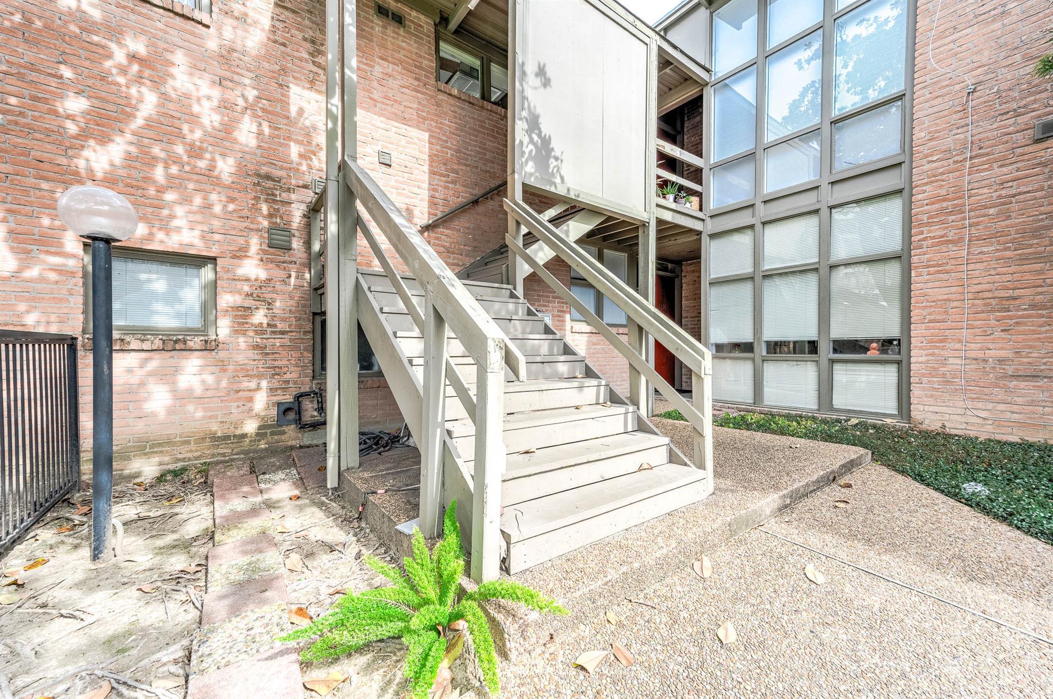 5220 Memorial Drive 5220