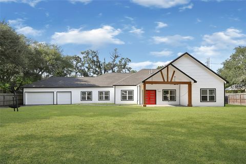 Photo of 7045 Cayton Street, Houston, TX 77061 (MLS # 37149399)