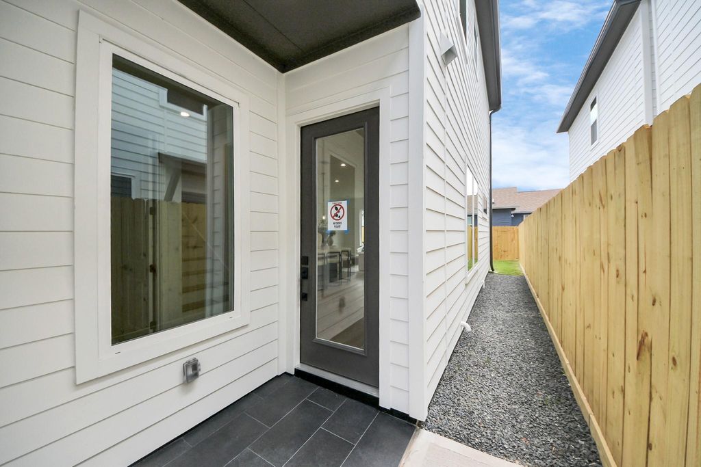 Photo of 4608 Bristol Street, Houston, TX 77009 (MLS # 9280437)