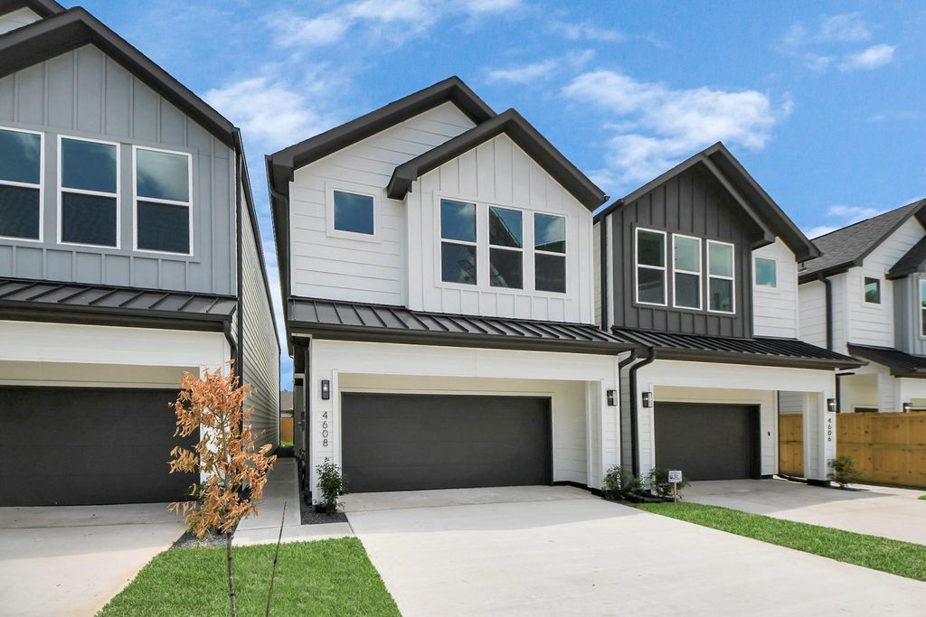 Photo of 4608 Bristol Street, Houston, TX 77009 (MLS # 9280437)
