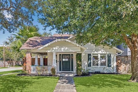 Photo of 825 Merrill Street, Houston, TX 77009 (MLS # 50714973)