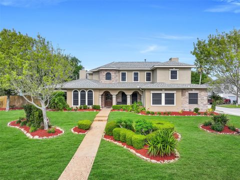 Homes For Sale - 3934 Tres Drive<br/> Galveston, TX 77554