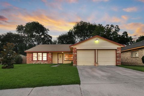 Photo of 3450 Hartington Drive, Houston, TX 77066 (MLS # 70040972)