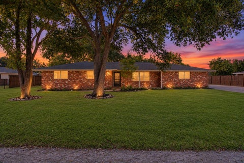 Photo of 504 E Oak Street, Highlands, TX 77562 (MLS # 95177651)