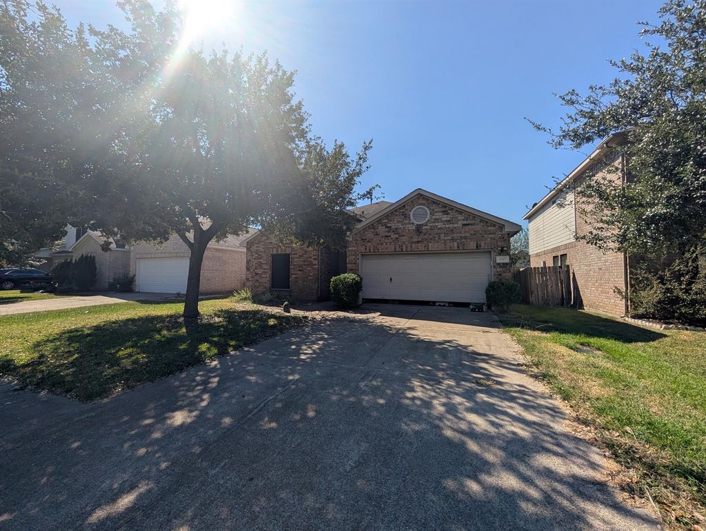 Photo of 8707 E Highlands Crossing, Highlands, TX 77562 (MLS # 84514913)