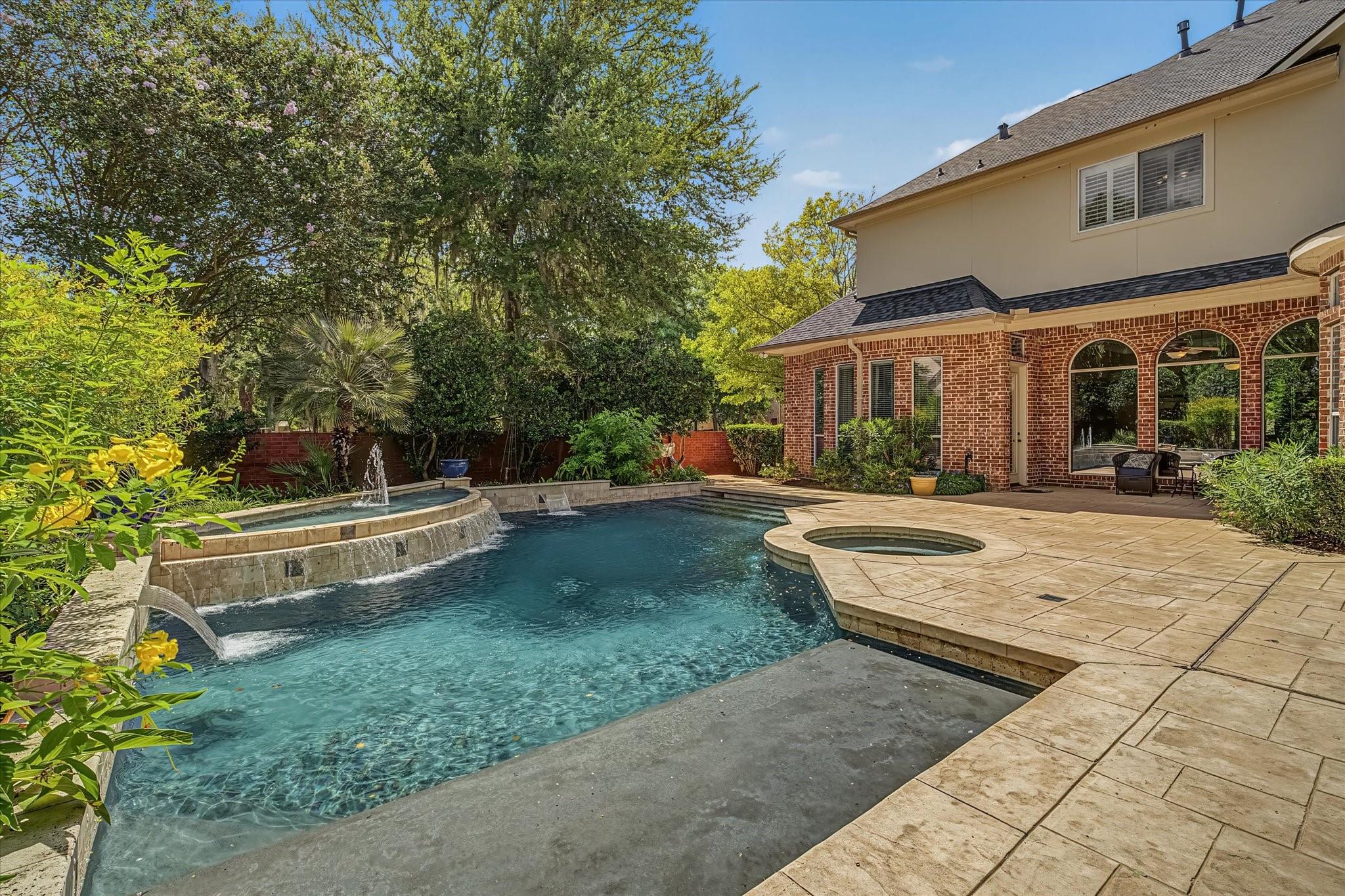 1811 Oak Shadow Court