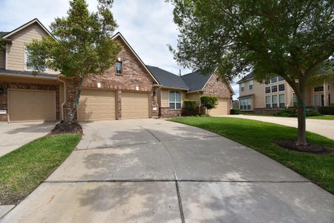 Townhouse For Sale - 1734 Pepper Hill Lane<br/> Sugar Land, TX 77479