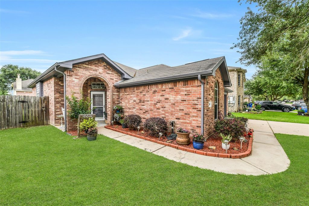 Photo of 8002 Leaning Oak Drive, Texas City, TX 77591 (MLS # 3678242)