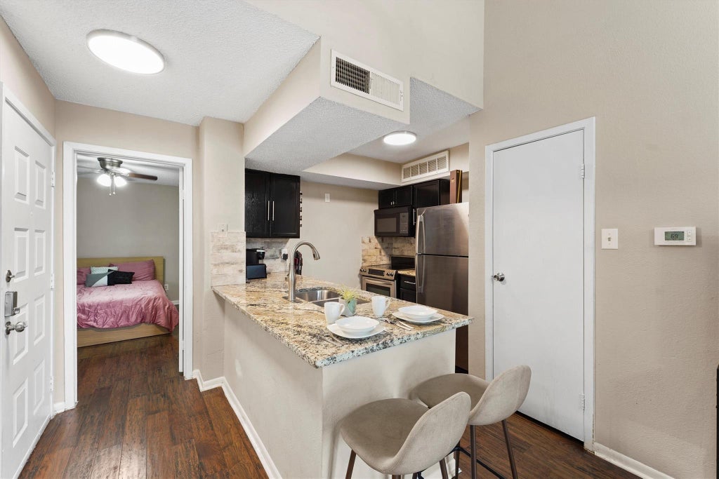 Photo of 10855 Meadowglen Lane #729, Houston, TX 77042 (MLS # 60387006)