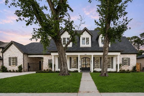 Photo of 1614 Lynnview Drive, Houston, TX 77055 (MLS # 67531868)