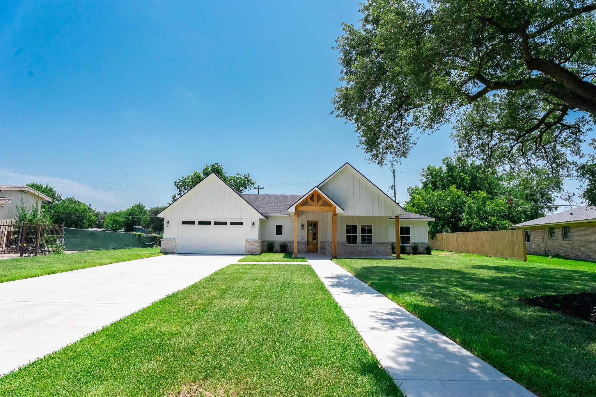 1211 Cherokee Drive