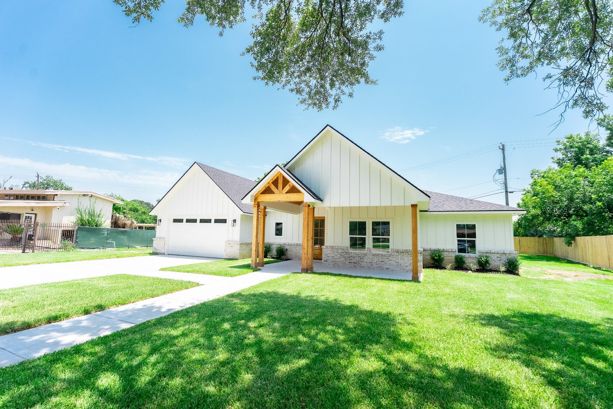 1211 Cherokee Drive
