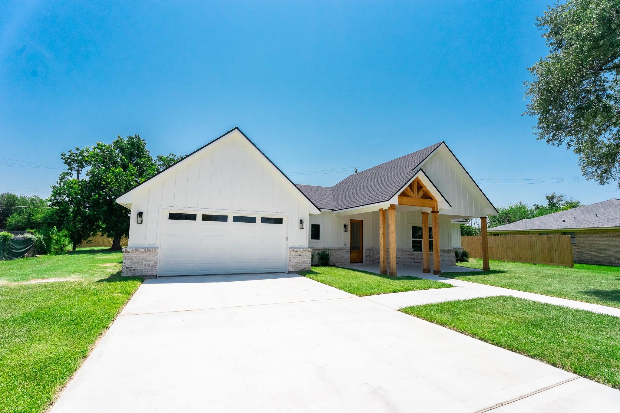 1211 Cherokee Drive