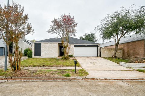 Photo of 7822 Albin Lane, Houston, TX 77071 (MLS # 46542452)