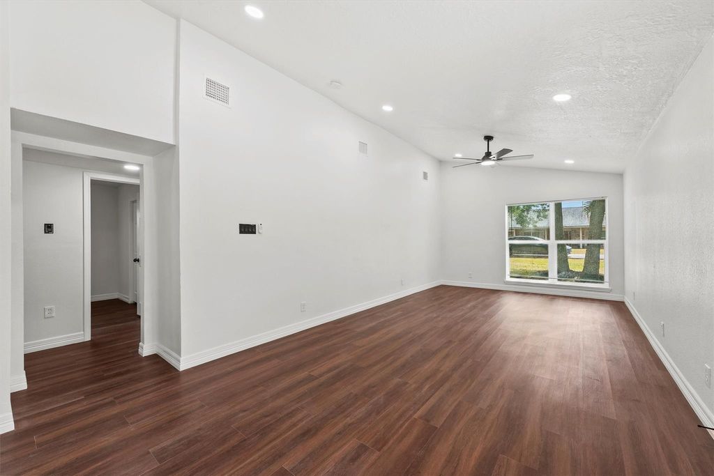 Photo of 632 Meadowlawn Street, Shoreacres, TX 77571 (MLS # 53413545)