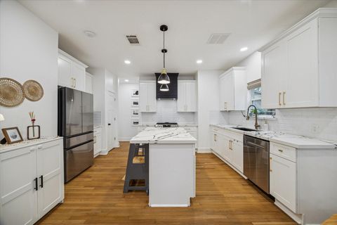 207 Tabor Street Houston TX 77009