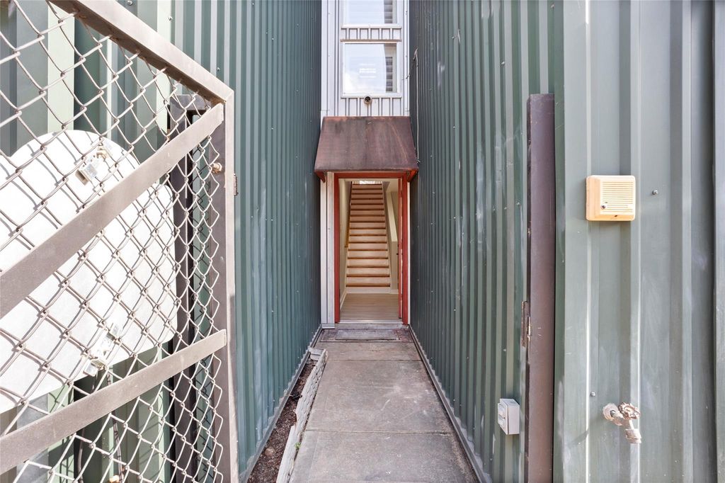 Photo of 6933 Yellowstone Way Drive, Houston, TX 77054 (MLS # 51690525)