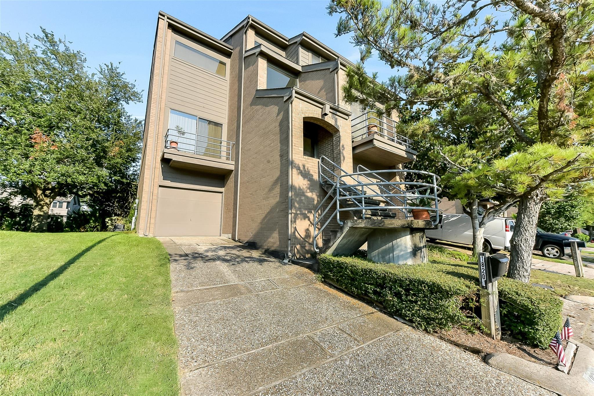 18201 Sandy Cove
