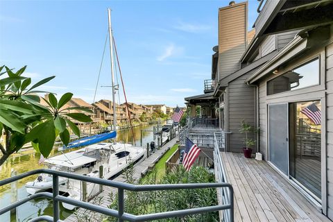 Townhouse For Sale - 18201 Sandy Cove Cv<br/> Houston, TX 77058