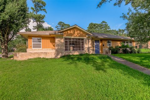 Photo of 2001 Avenue Q, Huntsville, TX 77340 (MLS # 81709269)