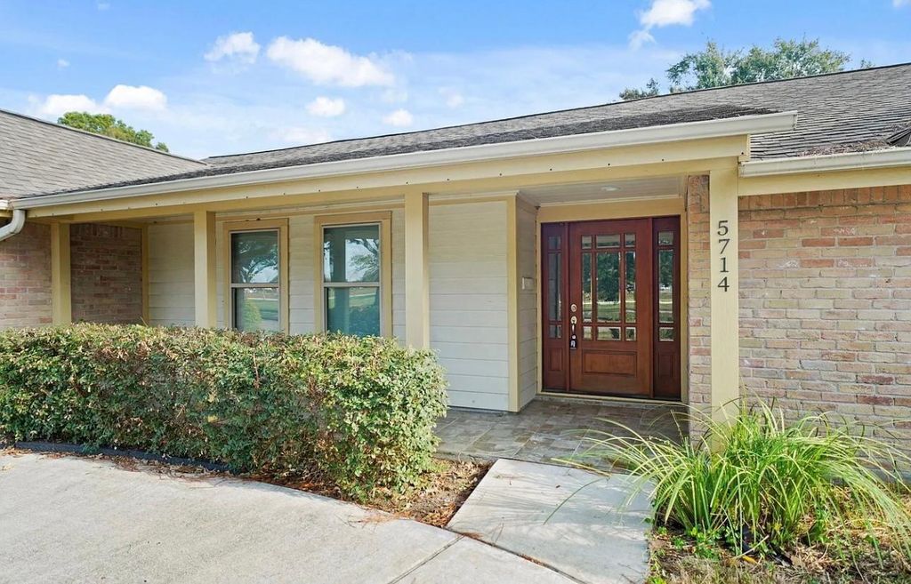 Photo of 5714 N Braeswood Boulevard, Houston, TX 77096 (MLS # 14103909)