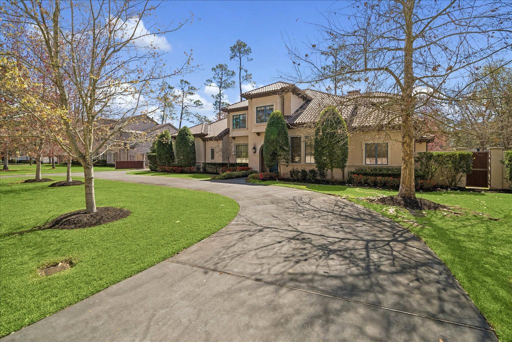 Photo of 8 Greyton Lane, Bunker Hill Village, TX 77024 (MLS # 69479167)