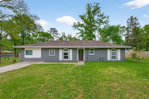 Photo of 10720 Royal Forest Drive, Conroe, TX 77303 (MLS # 31406767)