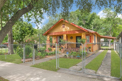 Photo of 230 Lenox Street, Houston, TX 77011 (MLS # 75831174)