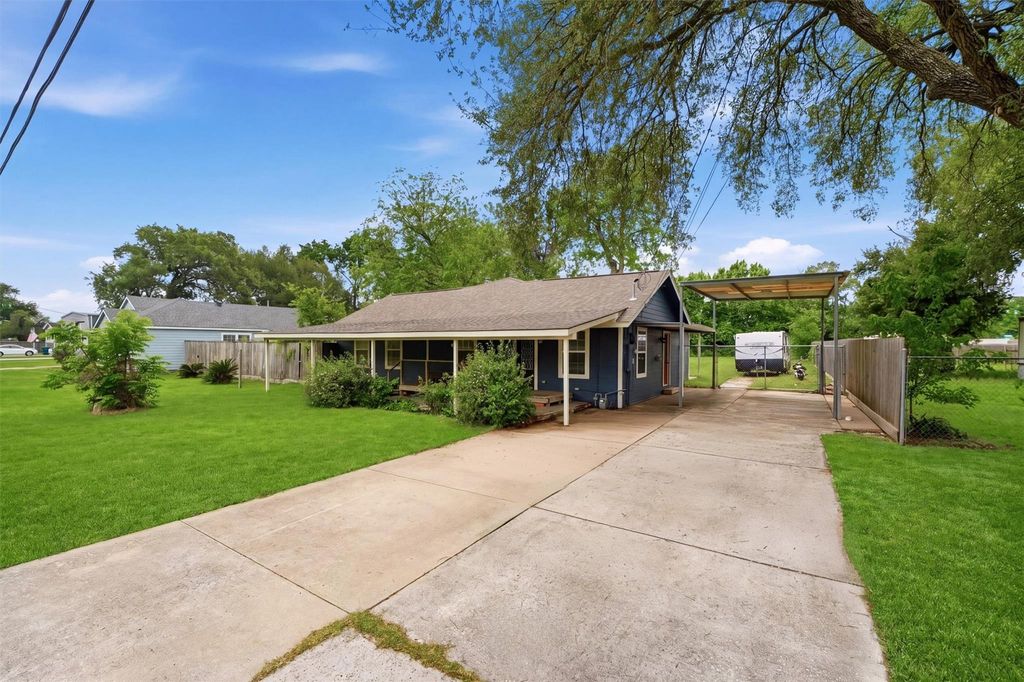 Photo of 2922 Pansy Street, Pasadena, TX 77503 (MLS # 31670442)