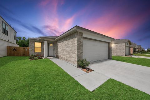 Photo of 5342 Basquiat Drive, Houston, TX 77048 (MLS # 95560184)