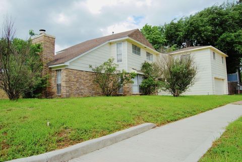 Photo of 2127 Woodland Springs Street, Houston, TX 77077 (MLS # 30766770)